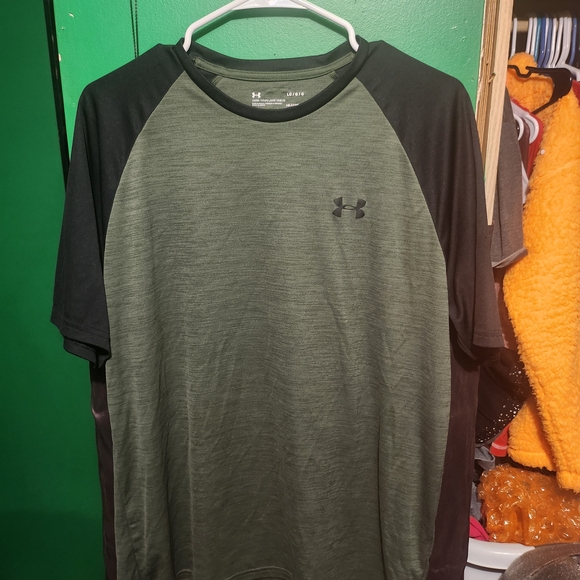 Under Armour Men's Green and Black Shirt - Picture 1 of 3